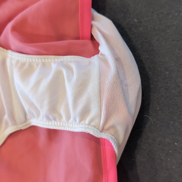 Never worn bright pink under armour running shorts sz small - Picture 6 of 7